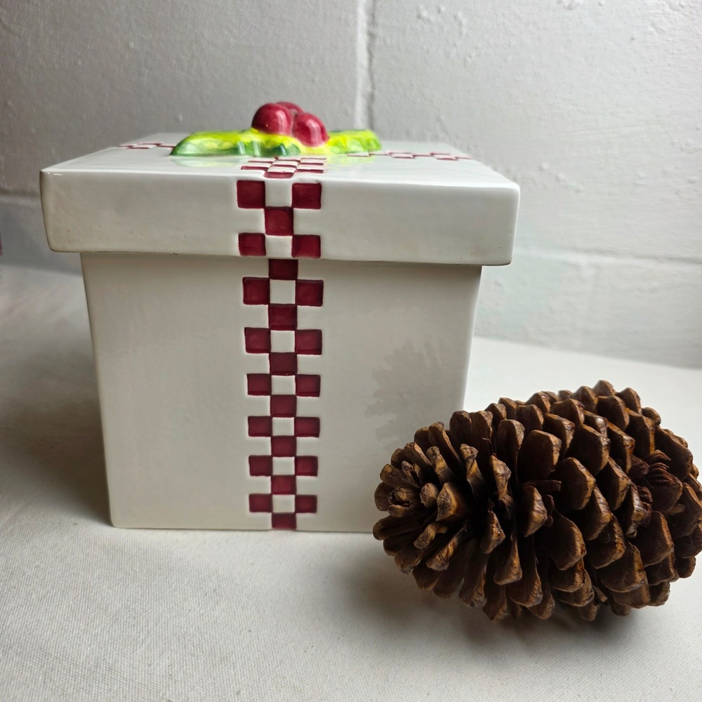 1997 Christmas Ceramic Gift Box Lid Holly Berry Red Checkered Ribbon
